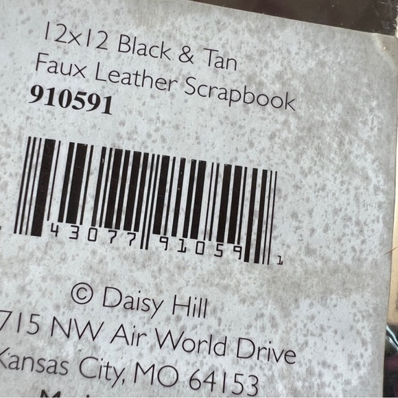 New Old Stock 12 x 12 Faux Leather Scrapbook Album 20 Top Loading Pages *Flaws - Picture 12 of 12